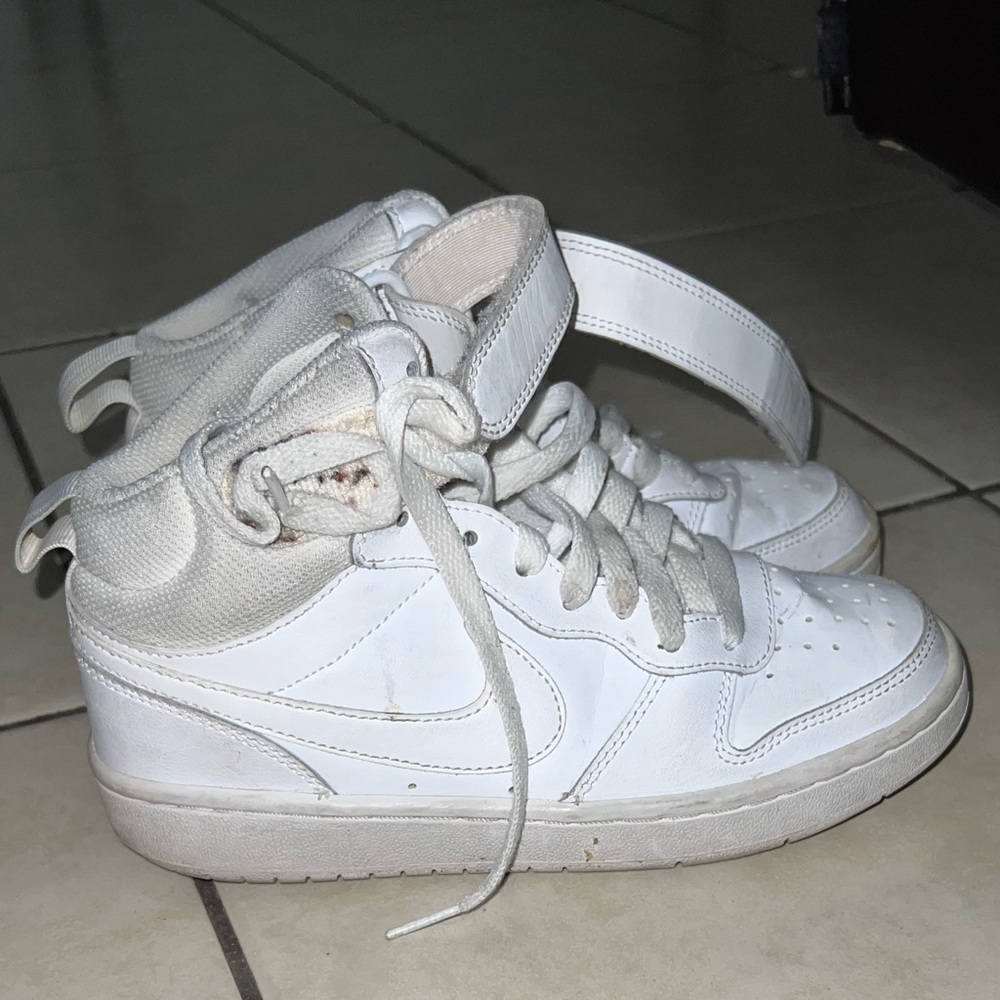 BOYS' NIKE BIG KID COURT BOROUGH MID 2 SNEAKERS

Size 4